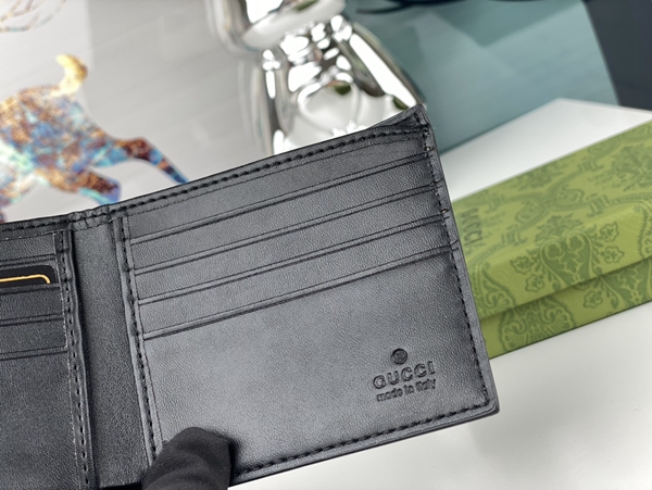 グッチ財布コピー着用イメージ